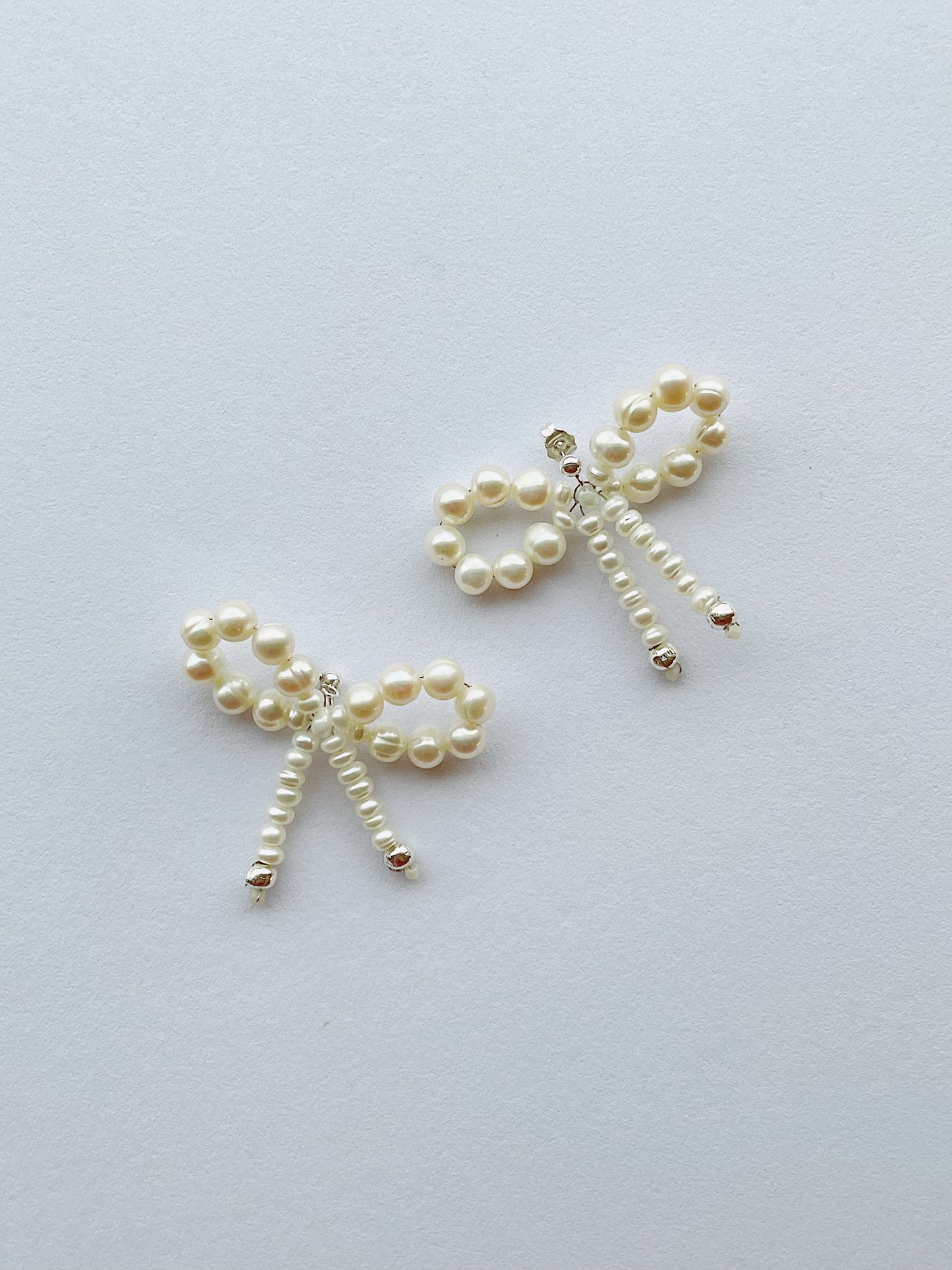 Bowe Earrings in Pearl