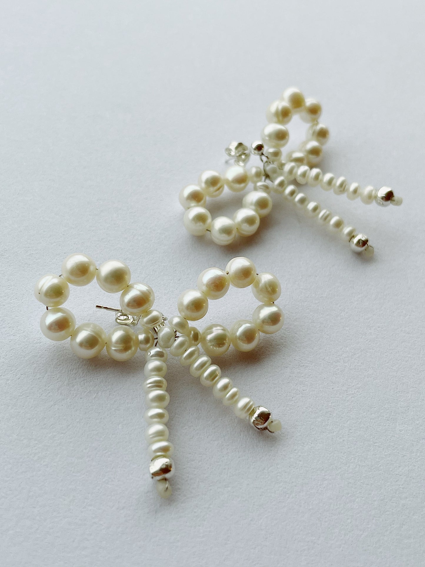 Bowe Earrings in Pearl